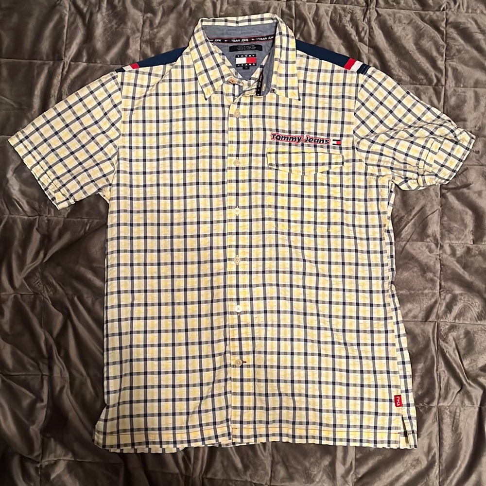 Tommy Hilfiger shirt with unique back hit